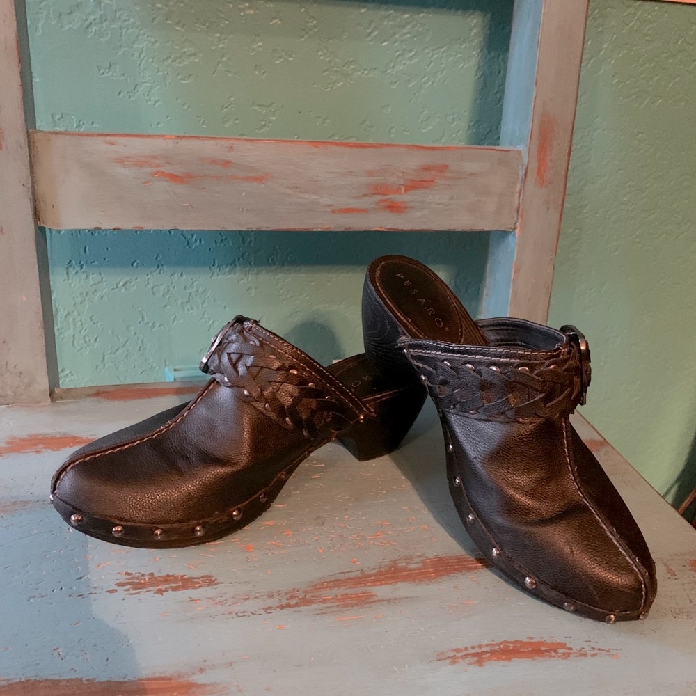 Pesaro clogs
